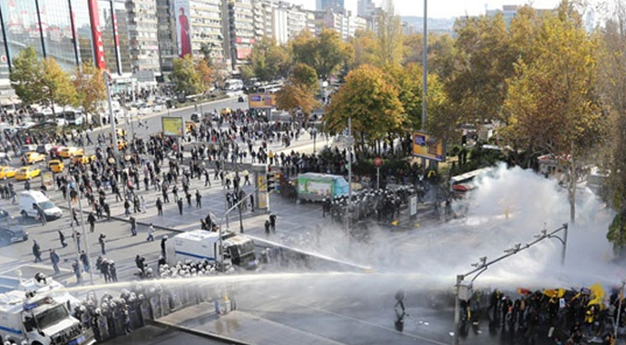 Ankara&#039;da da Kızılay&#039;a yasak geldi