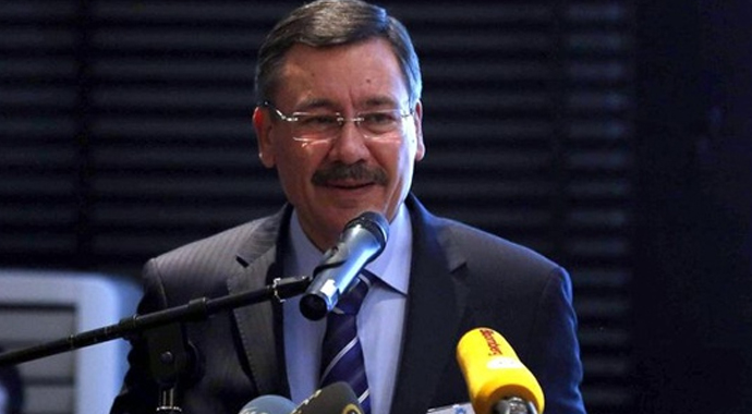 Melih Gökçek zaferini ilan etti Melih Gökçek zaferini ilan etti