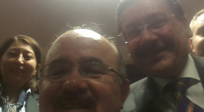 Melih Gökçek&#039;ten zafer &quot;Selfie&quot;si