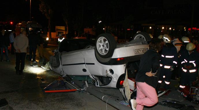 İstanbul Fatih&#039;te trafik kazası: 1 ölü 3 yaralı var