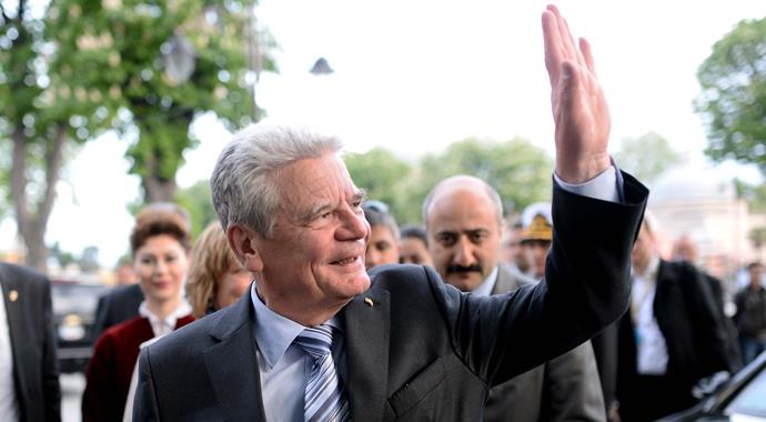 Başbakan Erdoğan&#039;dan Gauck&#039;a çok sert cevap!