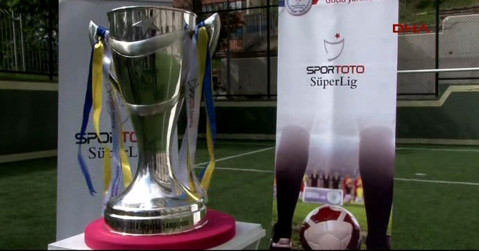 Süper Lig 2013-2014 şampiyonluk kupası basına tanıtıldı Süper Lig 2013-2014 şampiyonluk kupası basına tanıtıldı