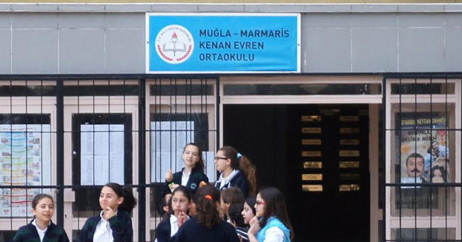 Kenan Evren'in adı okullardan da kaldırılıyor Kenan Evren'in adı okullardan da kaldırılıyor