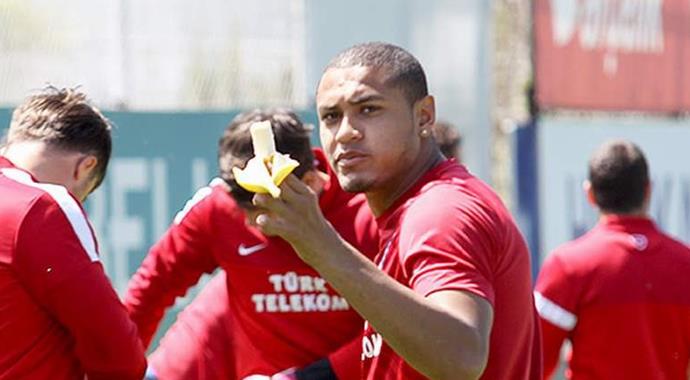 Trabzonsporlu Henrique'den Alves'e destek Trabzonsporlu Henrique'den Alves'e destek