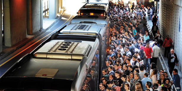Metrobüs seferleriyle ilgili flaş açıklama Metrobüs seferleriyle ilgili flaş açıklama