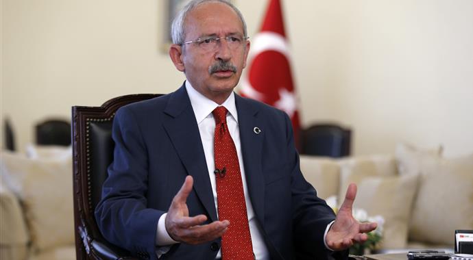 Kemal Kılıçdaroğlu uğradığı yumruklu saldırıda yaralandı
