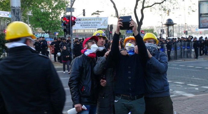 Bu da çevik kuvvetli 'selfie' Bu da çevik kuvvetli 'selfie'