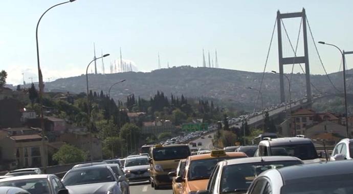 Boğaziçi Köprüsü'nde trafik felç