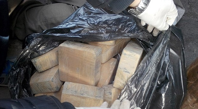TIR lastiğinden 61 kilo eroin çıktı TIR lastiğinden 61 kilo eroin çıktı