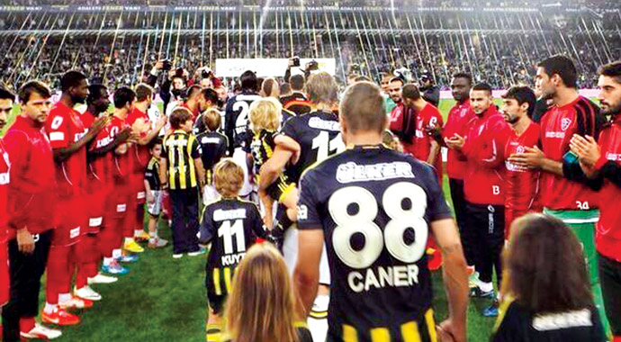 Galatasaraylılar şampiyonu alkışlamadı Galatasaraylılar şampiyonu alkışlamadı