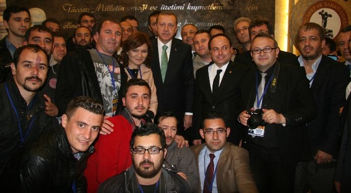 Açılış yaptı, hatıra fotoğrafı çektirdi