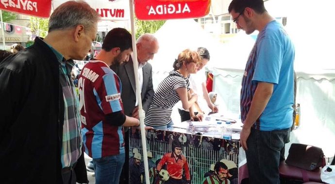 'Adalet için Feneri Yak'a 150 bin imza
