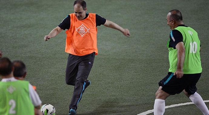 Bakan ve Milletvekilleri futbol maçı yaptı Bakan ve Milletvekilleri futbol maçı yaptı