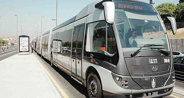 Metrobüste ücretsiz internet dönemi başladı Metrobüste ücretsiz internet dönemi başladı
