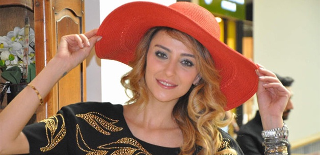 Özge Ulusoy: Türk kadını giyinmeyi biliyor Özge Ulusoy: Türk kadını giyinmeyi biliyor