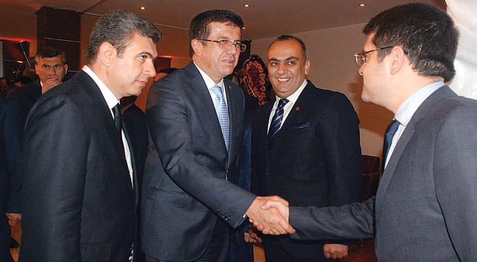 Büyüme tahminlerini tıpış tıpış artıracaklar