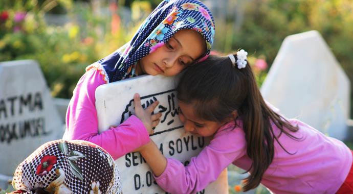 Anneler gününü annesiz geçirdiler Anneler gününü annesiz geçirdiler