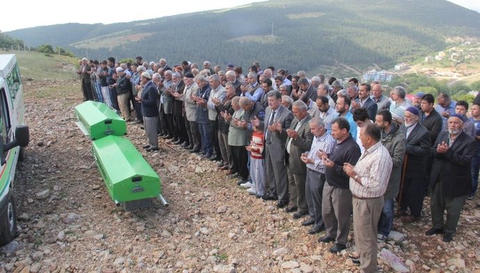 Cinnet kurbanları toprağa verildi Cinnet kurbanları toprağa verildi
