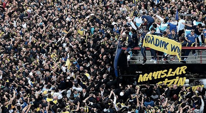 Fenerbahçe şampiyonluk kupasını aldı Fenerbahçe şampiyonluk kupasını aldı