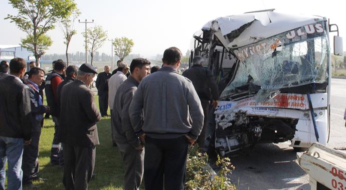 Ankara'daki feci trafik kazasında 25 yaralı var - son gelişme Ankara'daki feci trafik kazasında 25 yaralı var - son gelişme