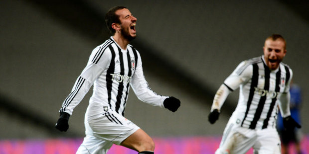 Beşiktaş'ı Gökhan ve Oğuzhan ayakta tuttu! Beşiktaş'ı Gökhan ve Oğuzhan ayakta tuttu!