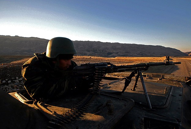 Hakkari'de yaralanan uzman çavuşun durumu kritik Hakkari'de yaralanan uzman çavuşun durumu kritik