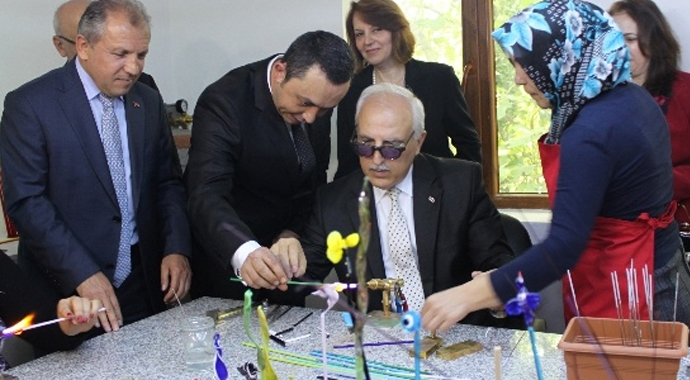Vali Mutlu'dan cam şov Vali Mutlu'dan cam şov