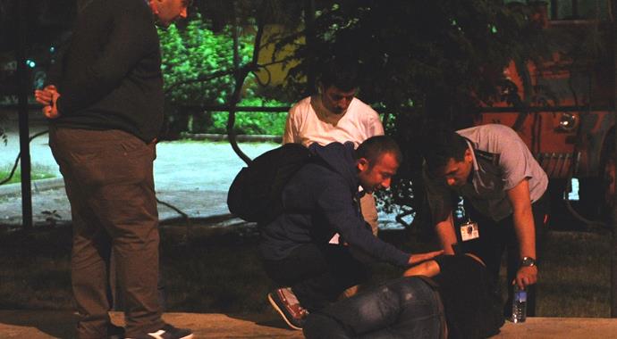 Karşıt görüşlü öğrenciler arasında kavga çıktı Karşıt görüşlü öğrenciler arasında kavga çıktı