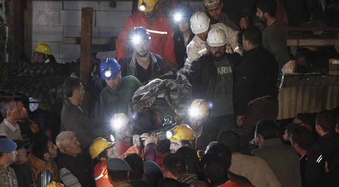 Soma&#039;da ölenlerin cesetleri soğuk hava deposuna getirildi