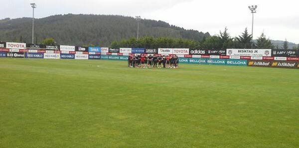 Beşiktaşlı futbolculardan saygı duruşu! Beşiktaşlı futbolculardan saygı duruşu!
