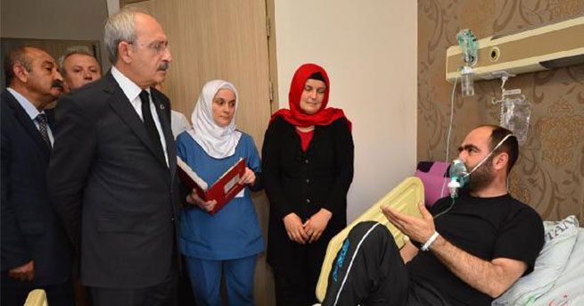 Soma'ya giden Kılıçdaroğlu yaralı madencileri ziyaret etti Soma'ya giden Kılıçdaroğlu yaralı madencileri ziyaret etti