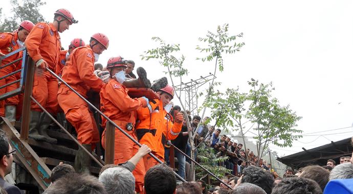 Soma'da 15 dakika ile daha büyük facia atlatıldı! Soma'da 15 dakika ile daha büyük facia atlatıldı!