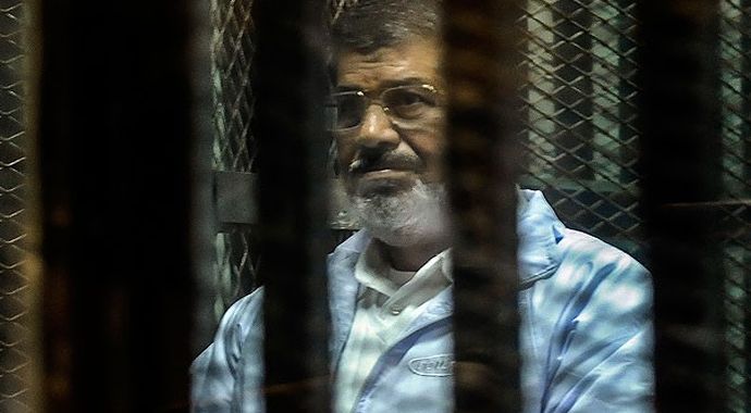 Mursi'nin duruşması ertelendi Mursi'nin duruşması ertelendi