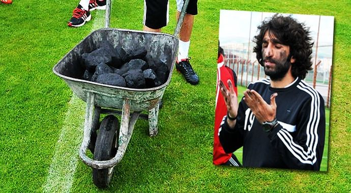 Antrenmana bir el arabası kömürle geldiler
