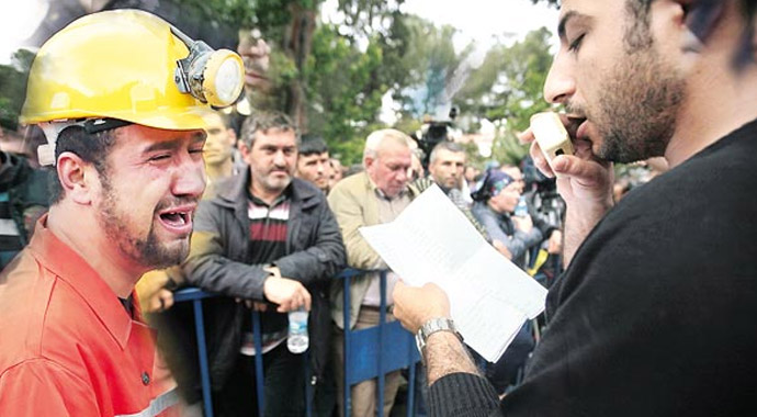 Liste okundukça gözyaşları sel oldu: En acı yoklama Liste okundukça gözyaşları sel oldu: En acı yoklama