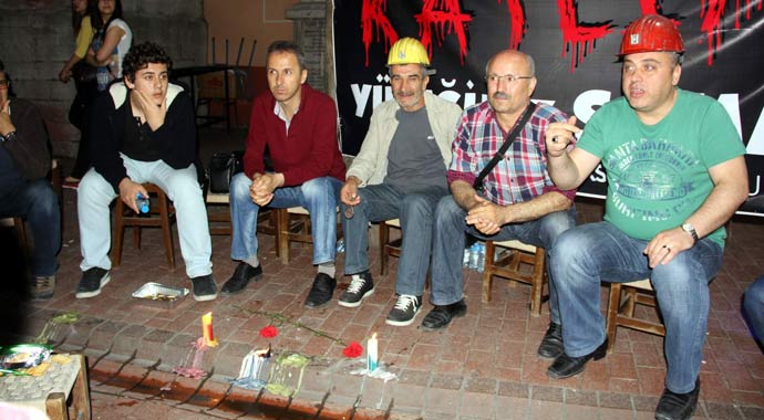 Soma için kestane ağacının altında &#039;Vicdan Nöbeti&#039;