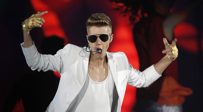 Justin Bieber, fotoğrafını çeken kadının telefonunu çaldı iddiası Justin Bieber, fotoğrafını çeken kadının telefonunu çaldı iddiası