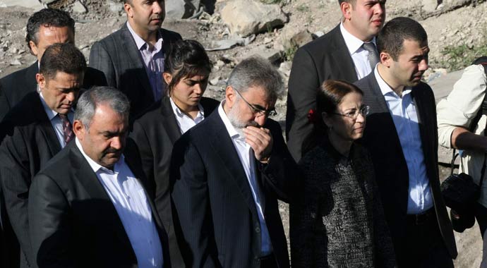 Bakanlar 'ölüm' madenine girdi Bakanlar 'ölüm' madenine girdi