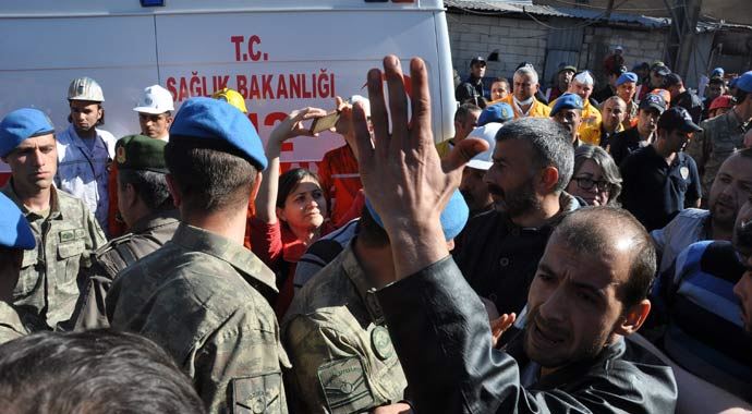 Soma'daki maden ocağı önünde gerginlik Soma'daki maden ocağı önünde gerginlik