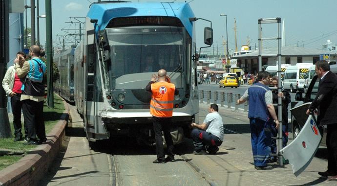 İstanbul&#039;da tramvay kazası, yaralılar var