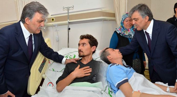 Cumhurbaşkanı Gül&#039;den yaralı madencilere ziyaret