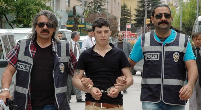 Kıskançlık krizine giren adam kız arkadaşını bıçakladı Kıskançlık krizine giren adam kız arkadaşını bıçakladı