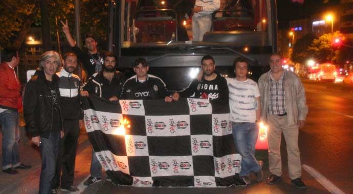 &#039;Çarşı&#039; 5 otobüsle Soma&#039;ya gidiyor