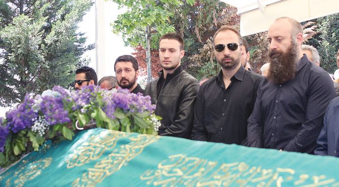 Ergenç'in acı günü! Anneye son bakış Ergenç'in acı günü! Anneye son bakış