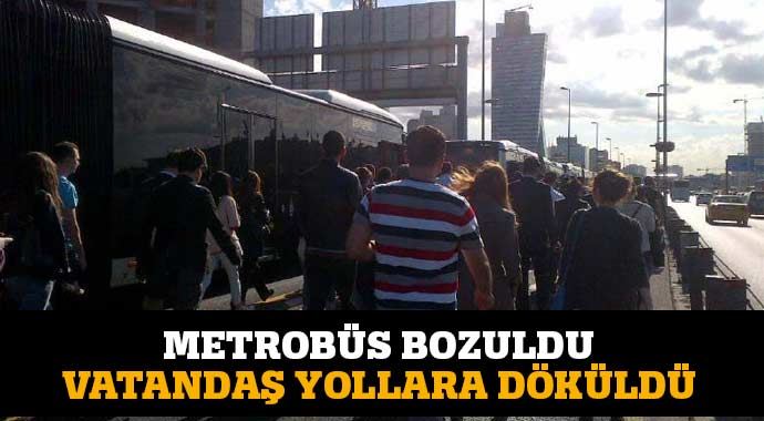 Metrobüs bozuldu vatandaş yürüdü