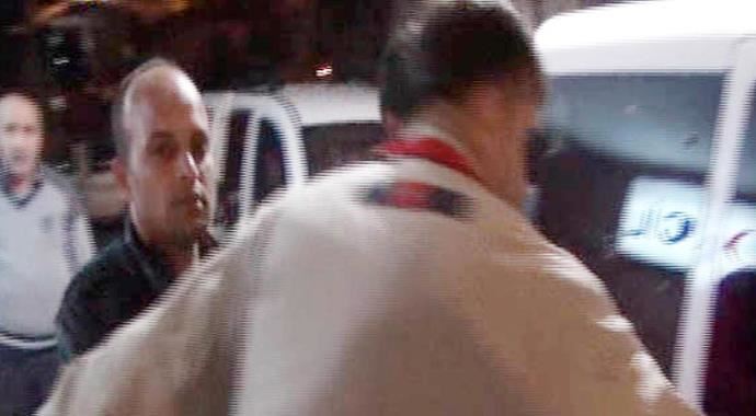 Kayınpeder katili duruşmada uzman çavuşun elini ısırdı Kayınpeder katili duruşmada uzman çavuşun elini ısırdı