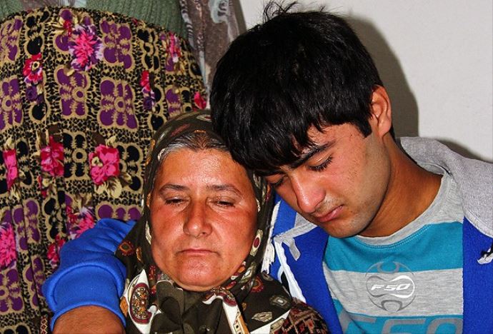 Soma faciasında aynı vardiyadaki 3 kardeşten biri sağ çıktı Soma faciasında aynı vardiyadaki 3 kardeşten biri sağ çıktı