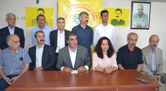 KCK tutuklusu 8 BDP'li serbest bırakıldı KCK tutuklusu 8 BDP'li serbest bırakıldı