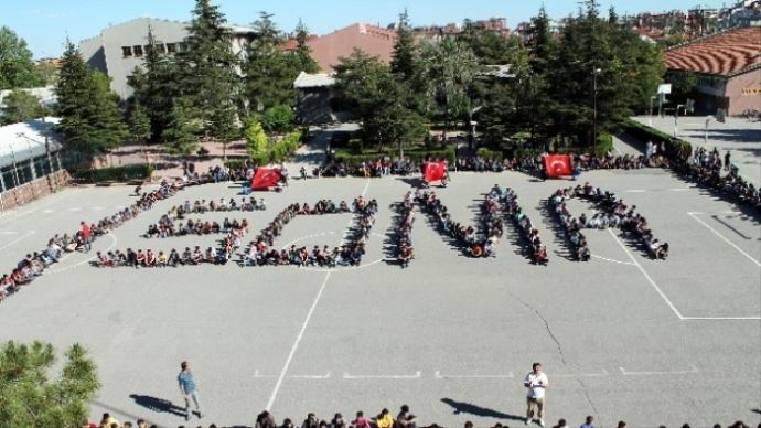Öğrenciler 'SOMA' için bedenlerini ortaya koydular Öğrenciler 'SOMA' için bedenlerini ortaya koydular