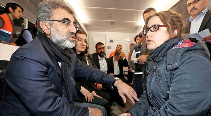 Eşi için ocağın önünde günlerdir nöbet tutuyor Eşi için ocağın önünde günlerdir nöbet tutuyor